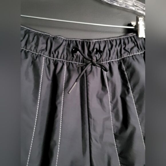 Nike Sportwear Swoosh Curve Plush Trouser Pants Quilt Black Barrel Leg Sz M Crop - Picture 5 of 9